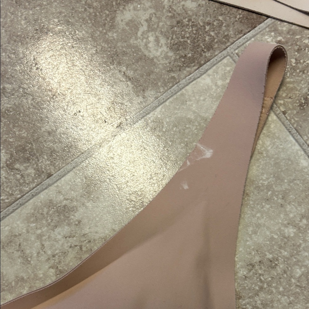 Seamless Nude and Beige Wireless Bras 3x - Picture 5 of 7